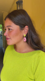 Last inn og spill av video i Gallerivisningen, Perfect drop earrings - citrus green/lotus pink delite

