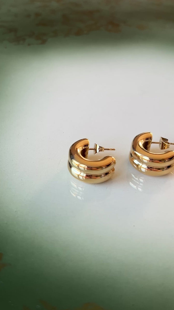 Frøken Dianas Salonger Duo hoops chunky rustfritt stål gullforgylt øreringer