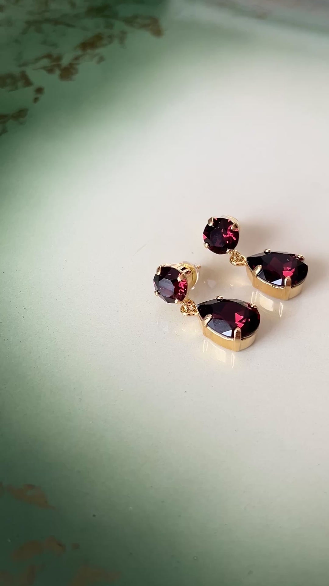 Mini drop earrings - burgundy