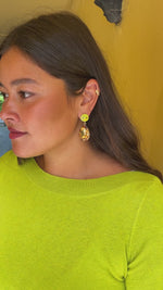 Last inn og spill av video i Gallerivisningen, Perfect drop earrings - citrus green/light colorado topaz
