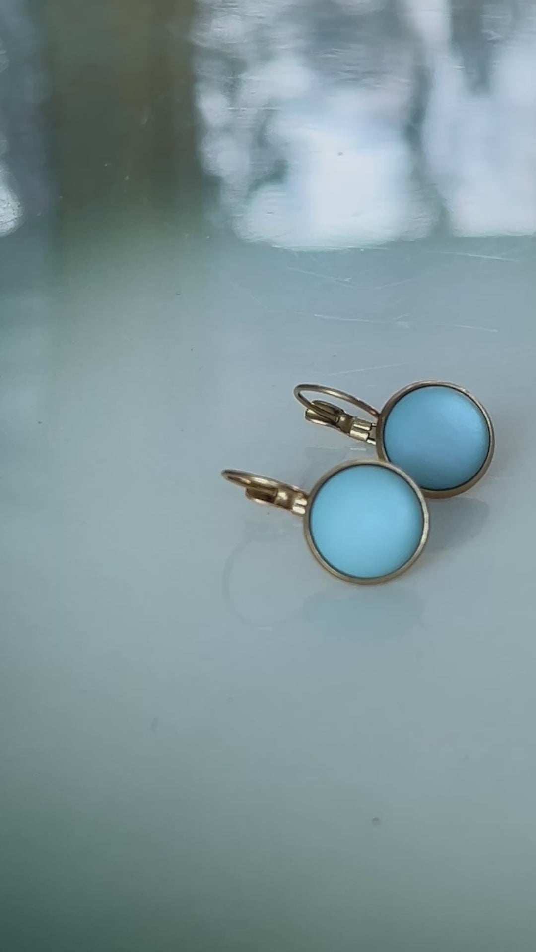 Øredobber dots - silky cameo blue