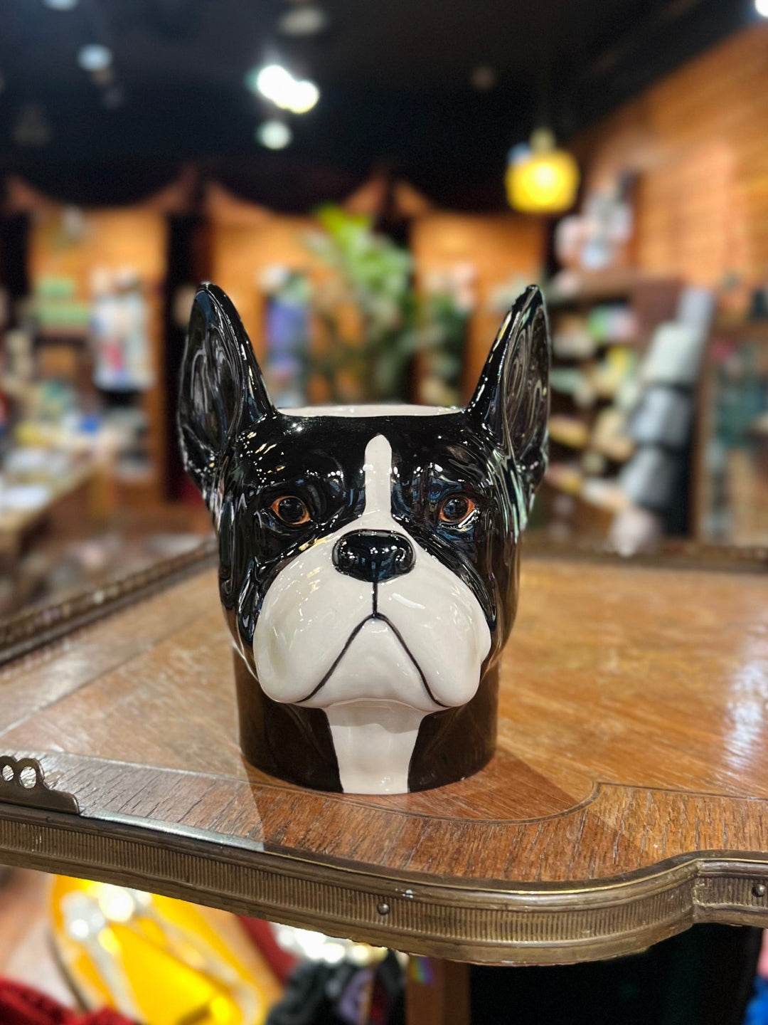 Quail Ceramics interiør Liten vase - Fransk Bulldog