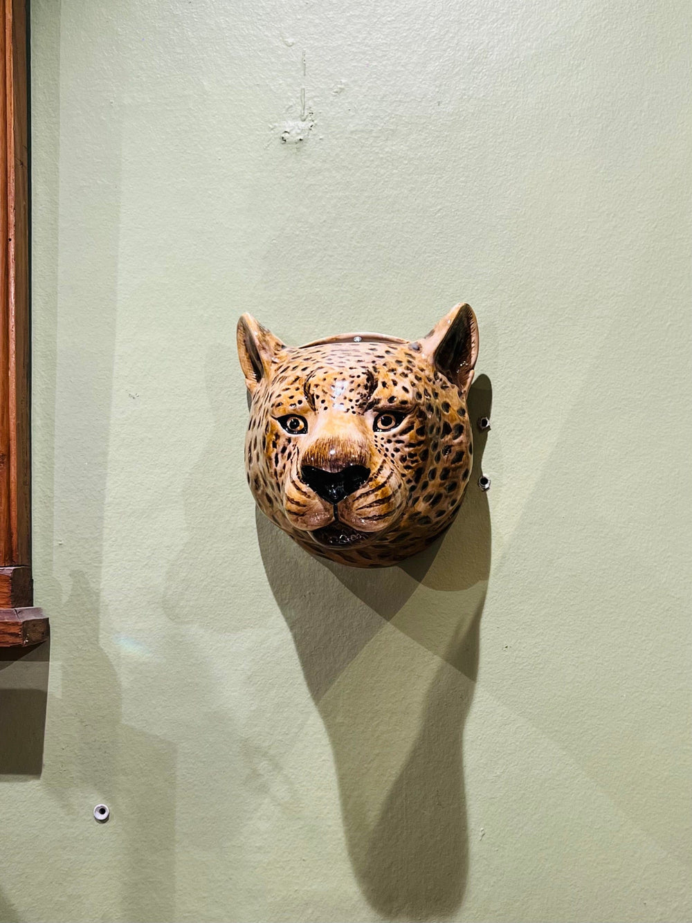 Quail Ceramics interiør Stor veggvase - Leopard