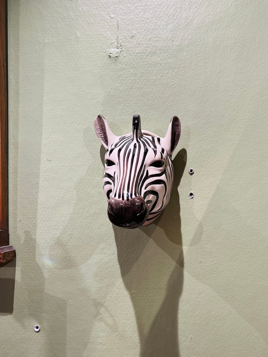 Quail Ceramics interiør Stor veggvase - Sebra