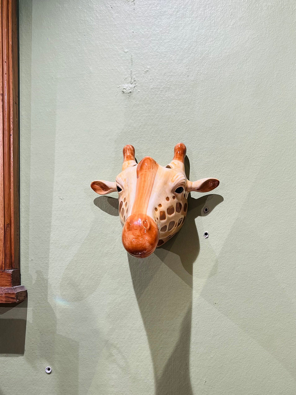 Quail Ceramics interiør Stor veggvase - sjiraff