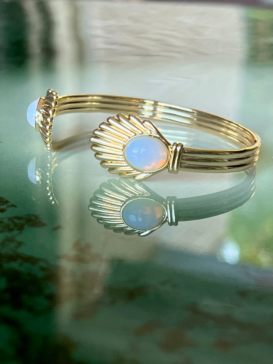 Urban Hippies armbånd Armbånd Venus Bangle - opal white gull