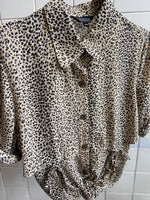 Last inn bildet i Galleri-visningsprogrammet, Vintage Vintage bluser S Vintagebluse - Leopardsløyfer, str S
