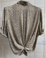 Last inn bildet i Galleri-visningsprogrammet, Vintage Vintage bluser S Vintagebluse - Leopardsløyfer, str S
