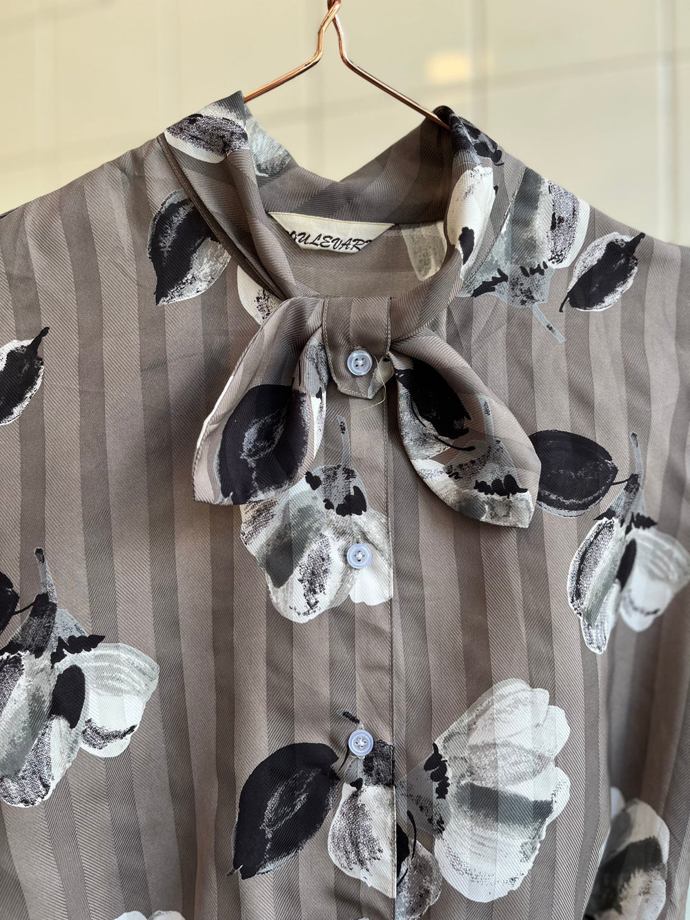 Vintage Vintage bluser M Vintagebluse - Svart/hvit blomster, str M