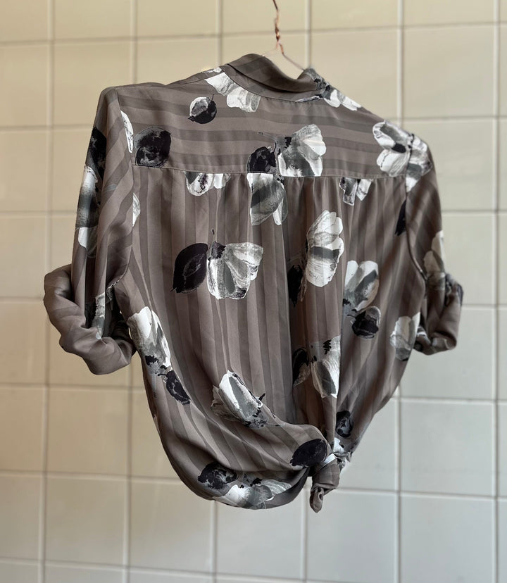 Vintage Vintage bluser M Vintagebluse - Svart/hvit blomster, str M