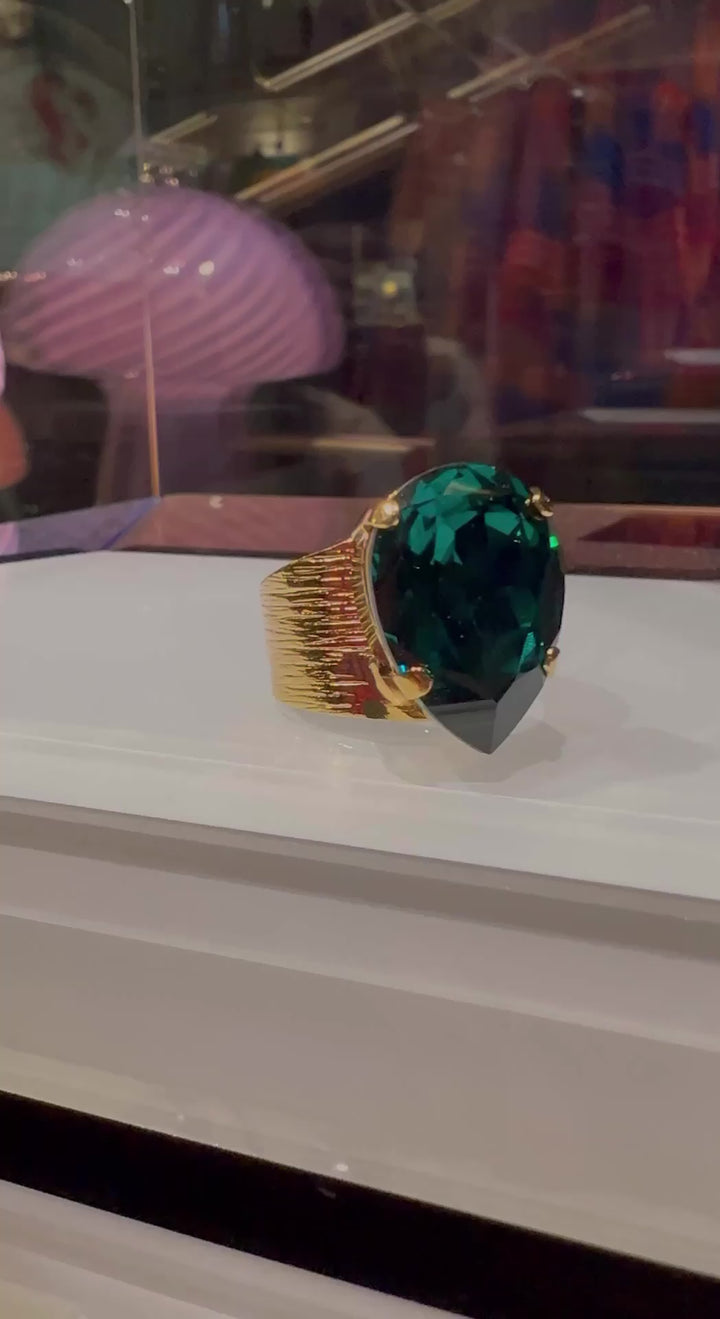 Classic drop ring - emerald