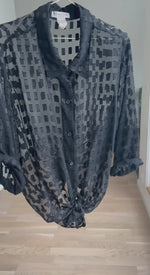 Last inn og spill av video i Gallerivisningen, Vintagebluse - Sorte brikker, str 3XL
