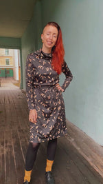 Last inn og spill av video i Gallerivisningen, Frida Dress - leaves
