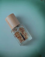 Last inn og spill av video i Gallerivisningen, Neglebehandling - flower cuticle oil
