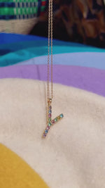 Last inn og spill av video i Gallerivisningen, etter Necklace Y Caroline Svedbom Bokstav smykke  Pastel Combo pastellfarger sommer glitrende Swarovski krystaller gull
