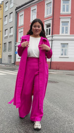 Last inn og spill av video i Gallerivisningen, Franz Coat - pink
