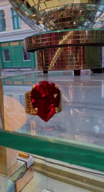Last inn og spill av video i Gallerivisningen, Classic drop ring - scarlet
