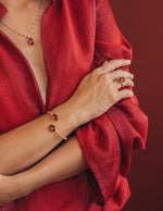 Last inn bildet i Galleri-visningsprogrammet, Caroline Svedbom armbånd Mini drop bracelet - emerald
