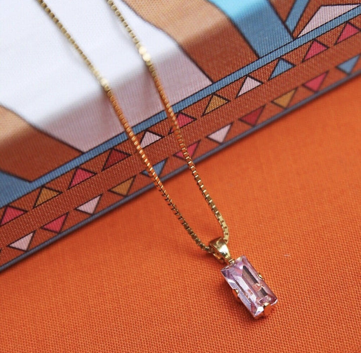 Baguette necklace golden shadow champagnefarget gyllent gyllen gull smykke halskjede caroline svedbom swarovski frøken dianas salonger