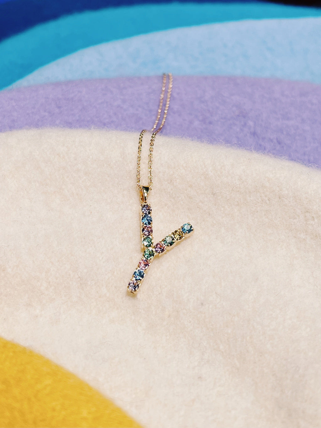 Caroline Svedbom halskjeder Letter necklace - Y