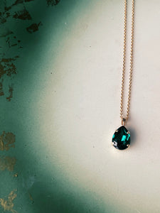 Caroline Svedbom halskjeder Mini drop necklace - emerald