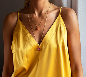 Caroline Svedbom halskjeder Mini drop necklace - emerald