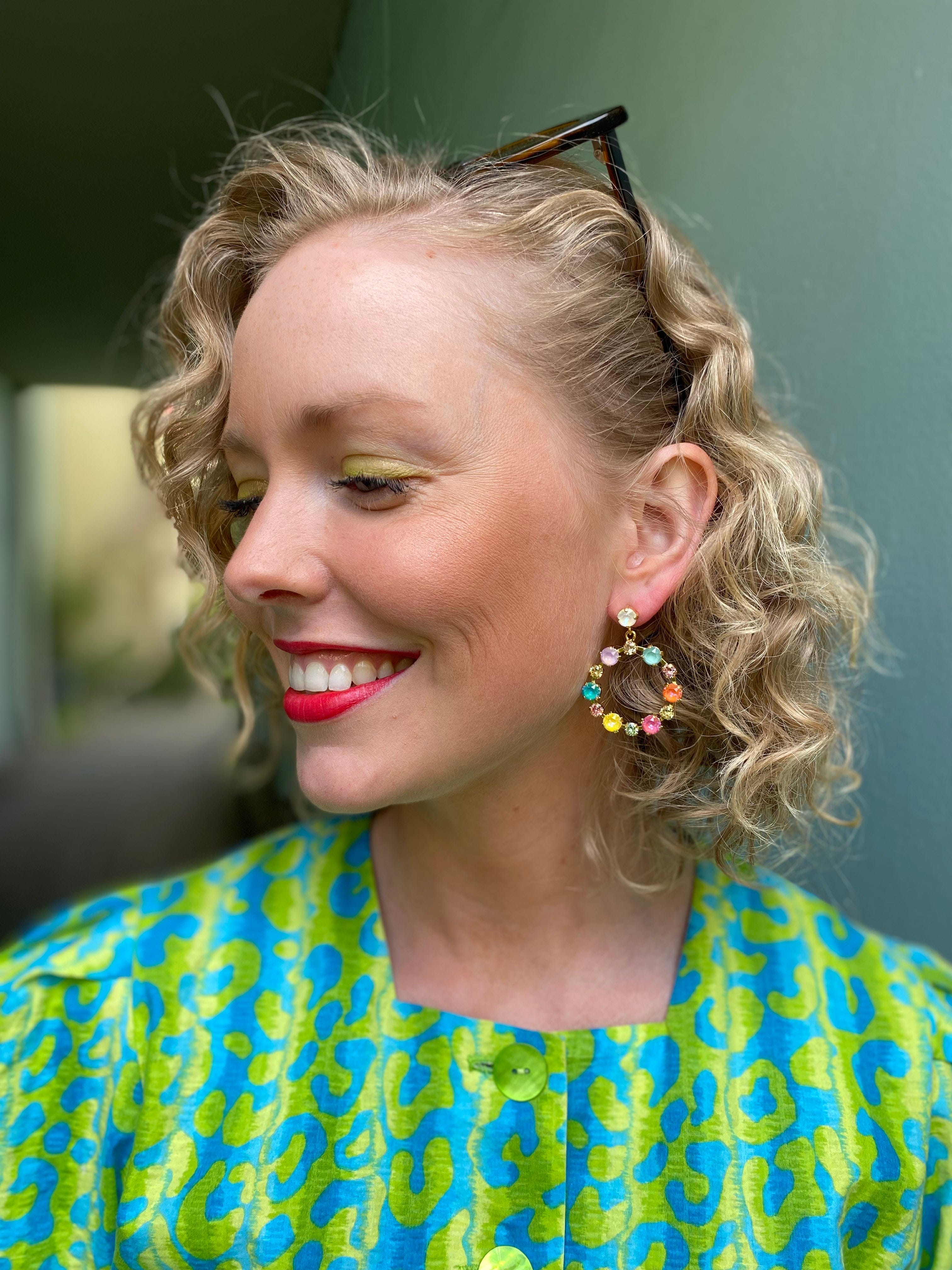 Caroline Svedbom øredobber Calanthe earrings - pretty flower combo