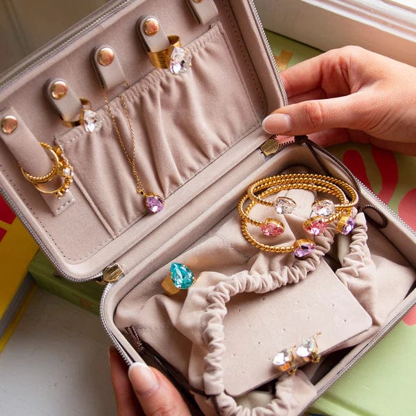 Caroline Svedbom øredobber Caroline organizer - creme