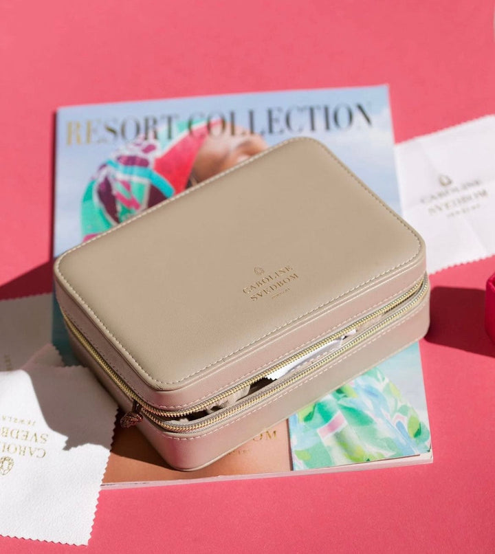 Caroline Svedbom øredobber Caroline organizer - creme