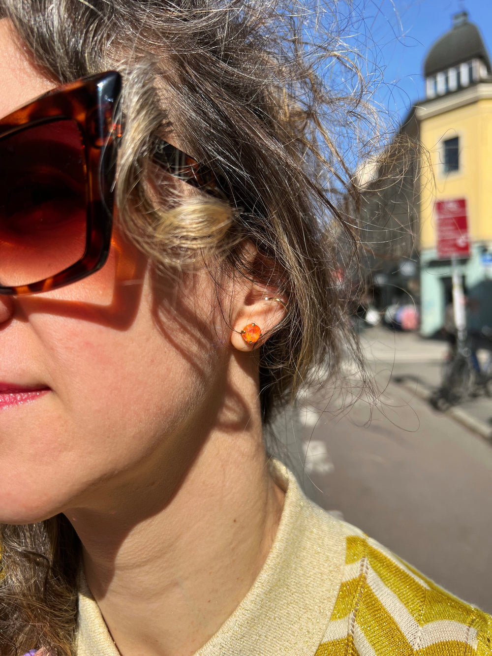 Caroline Svedbom øredobber Classic stud earrings - orange glow delite