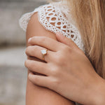 Last inn bildet i Galleri-visningsprogrammet, Caroline Svedbom ringer Mini drop ring - olivine
