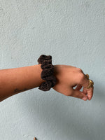 Last inn bildet i Galleri-visningsprogrammet, Dianas Vintage hårpynt Scrunchie av restestoff liten - gold glitter
