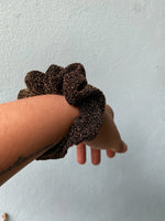 Last inn bildet i Galleri-visningsprogrammet, Dianas Vintage hårpynt Scrunchie av restestoff liten - gold glitter
