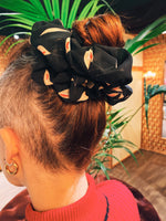 Last inn bildet i Galleri-visningsprogrammet, Dianas Vintage hårpynt Scrunchie av restestoff - leaves
