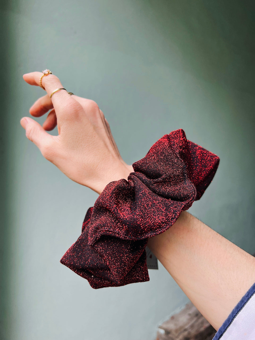 Dianas Vintage hårpynt Scrunchie av restestoff stor - red glitter