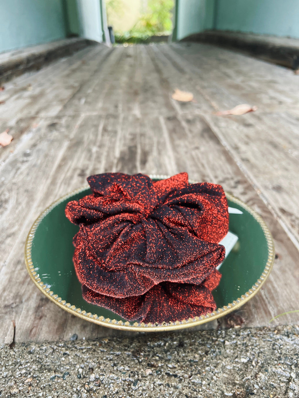 Dianas Vintage hårpynt Scrunchie av restestoff stor - red glitter