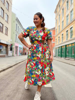 Last inn bildet i Galleri-visningsprogrammet, Dianas Vintage kjoler Betty Button dress - wildflowers
