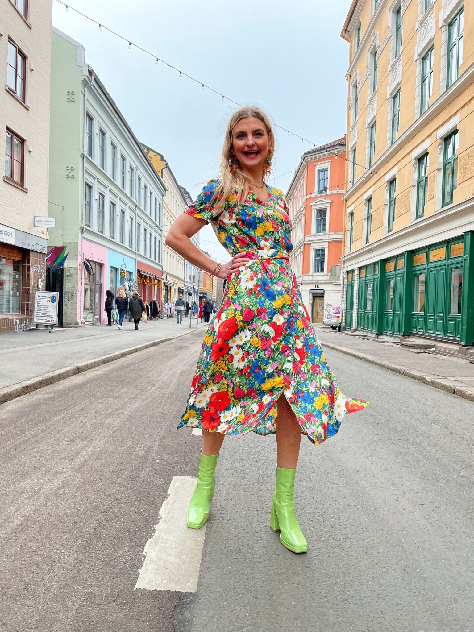 Dianas Vintage kjoler Betty Button dress - wildflowers
