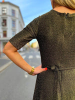 Last inn bildet i Galleri-visningsprogrammet, Dianas Vintage kjoler Diana Dress - gold glitter
