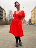Last inn bildet i Galleri-visningsprogrammet, Dianas Vintage kjoler Wrap me dress - high risk red
