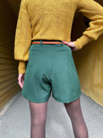 Last inn bildet i Galleri-visningsprogrammet, Dianas Vintage shorts Frida shorts - dark green
