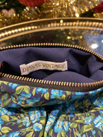 Last inn bildet i Galleri-visningsprogrammet, Dianas Vintage Sminkepung Sminkepung av restestoff - Blue forest
