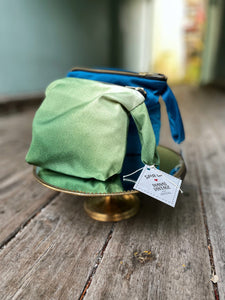 Sminkepung laget av restestoff fra vårt rettferdige merke Dianas Vintage! Ekstra stas er det at den er sydd av gjengen på Spir Søm - en varig tilrettelagt arbeidsplass ❤