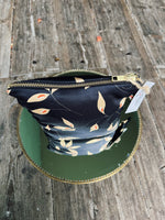 Last inn bildet i Galleri-visningsprogrammet, Dianas Vintage Sminkepung Sminkepung av restestoff - Leaves
