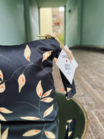 Last inn bildet i Galleri-visningsprogrammet, Dianas Vintage Sminkepung Sminkepung av restestoff - Leaves
