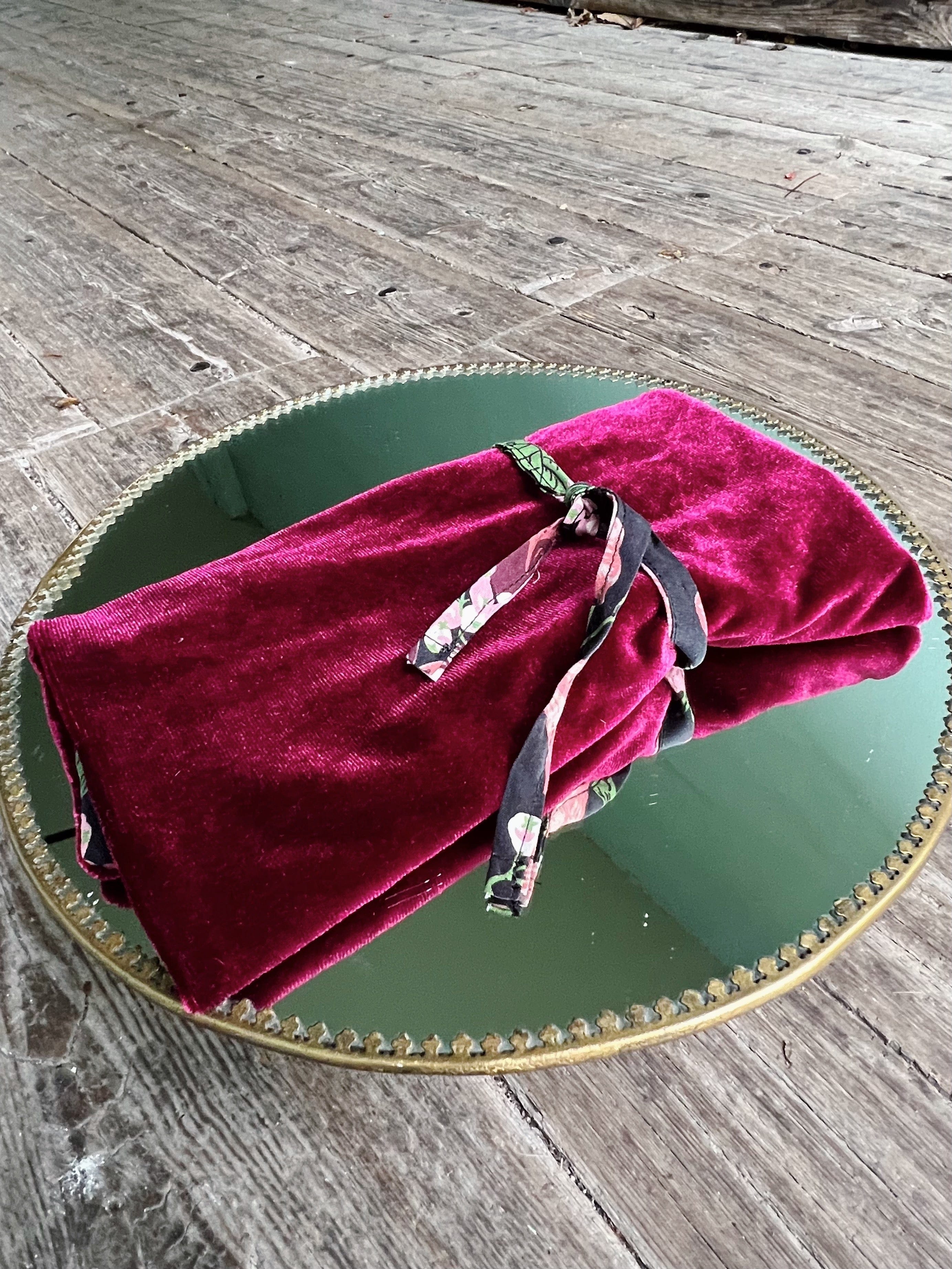 Dianas Vintage Smykkepose Smykkepose av restestoff - bordeaux fløyel