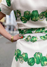 Last inn bildet i Galleri-visningsprogrammet, Dianas Vintage Topper Betty Button top - green pepper
