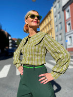 Last inn bildet i Galleri-visningsprogrammet, Dianas Vintage Topper Collar blouse - green plaid

