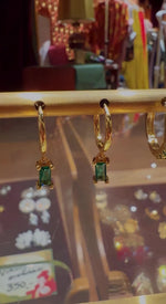Last inn og spill av video i Gallerivisningen, Hoop - green dangle
