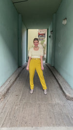 Last inn og spill av video i Gallerivisningen, Frida Pants - bukse med høyt liv - gul
